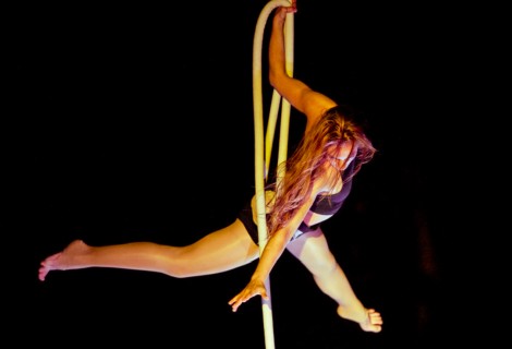 Aerial Rope Act “Hiraeth” by Victoria Roos
