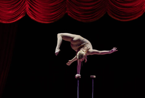 Sophie Alton supertalent, handstand act